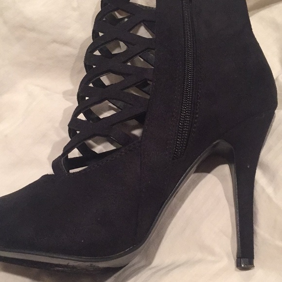 Rue 21 ankle heel boots with side zipper - Picture 1 of 3